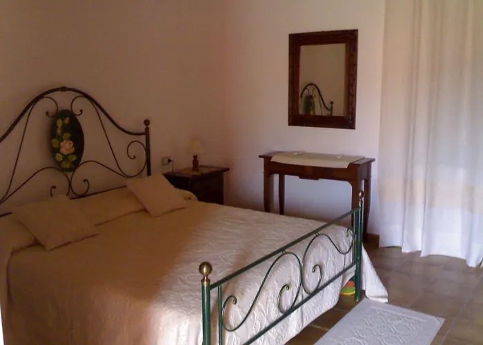 Is Concais فندق Tratalias